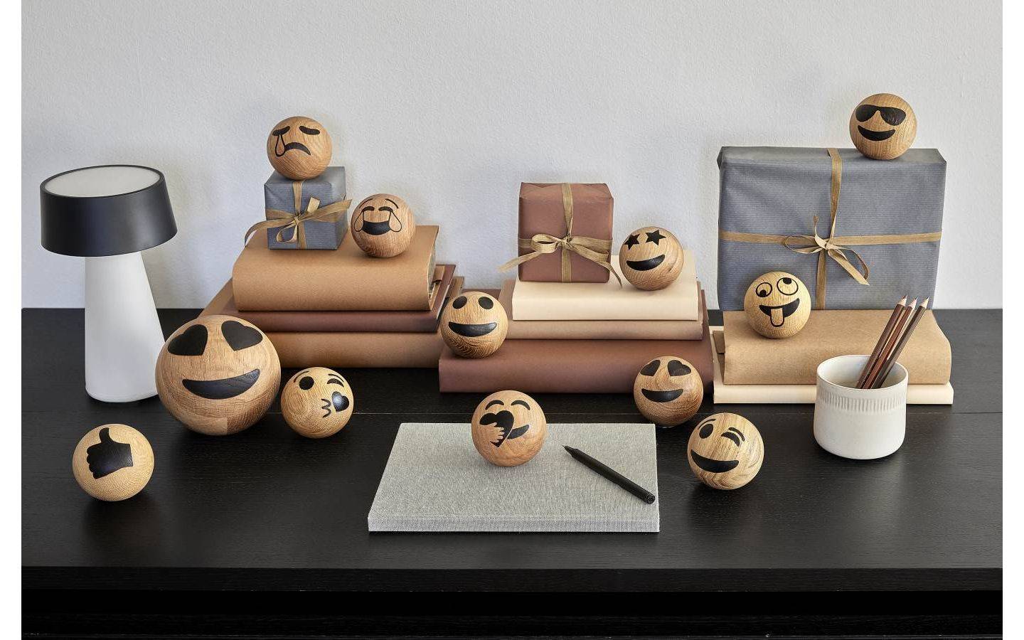 Emojiboll Big Heart Eyes 11cm Ek