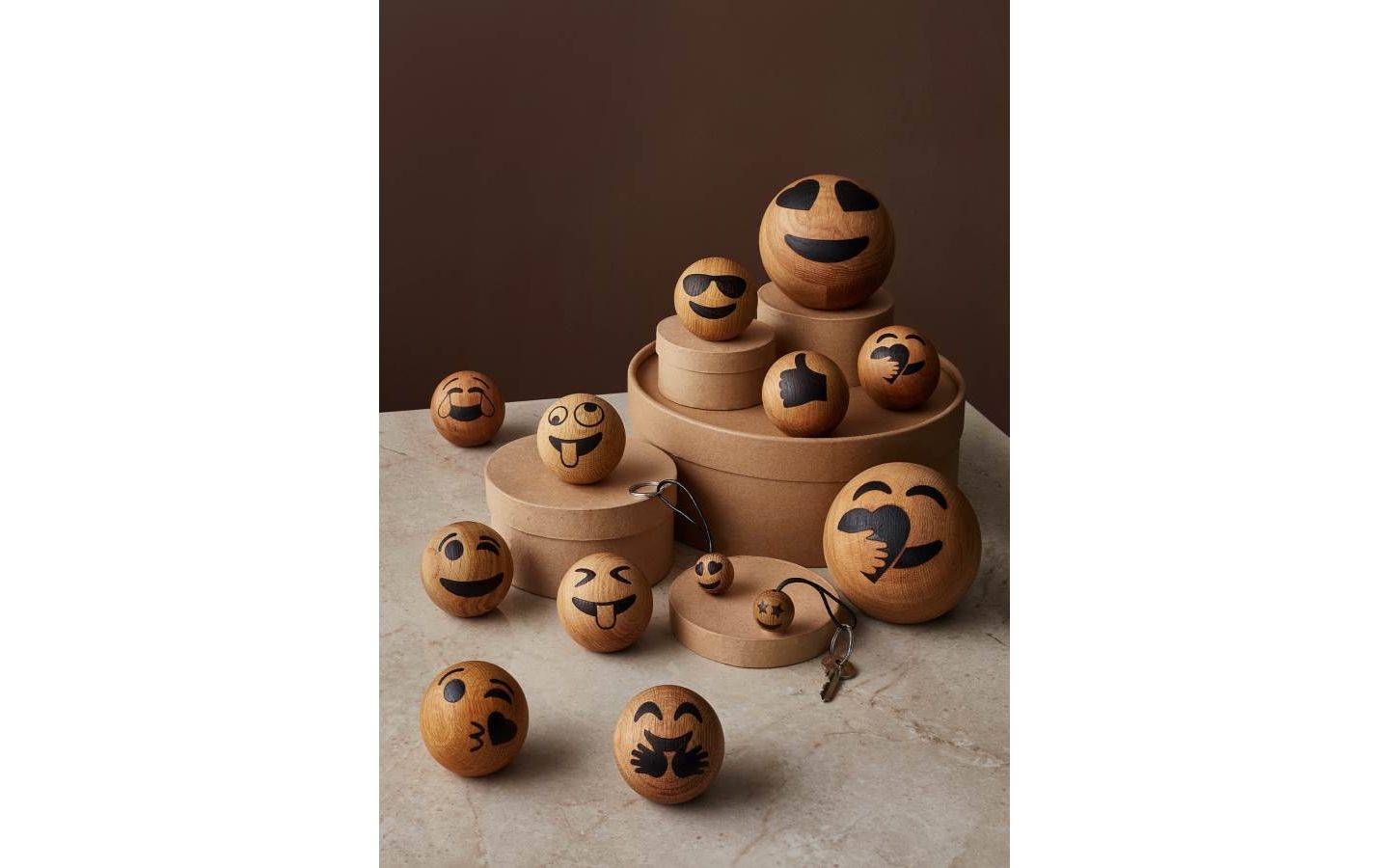 Emojiboll Big Heart Eyes 11cm Ek