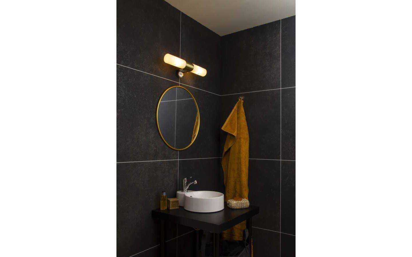 Cosenza Spegelbelysning 44cm med Uttag Matt Mässing IP44 