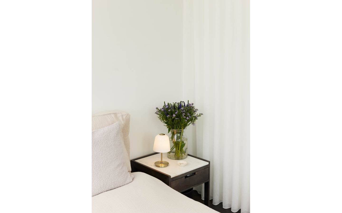 Room 49 Bordslampa Opal / Antik Mässing IP44