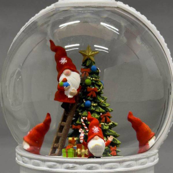 B/O Vattenfylld lykta 4 Tomtar&gran 1 LED. Timer 5h 3xAA&USB