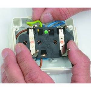 Kapslat vägguttag, 2-vägs, IP44